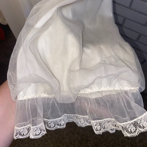 Vintage 1950s or 1960s Authentic Laros Peignoir with Flower Appliqués - Picture 6 of 8